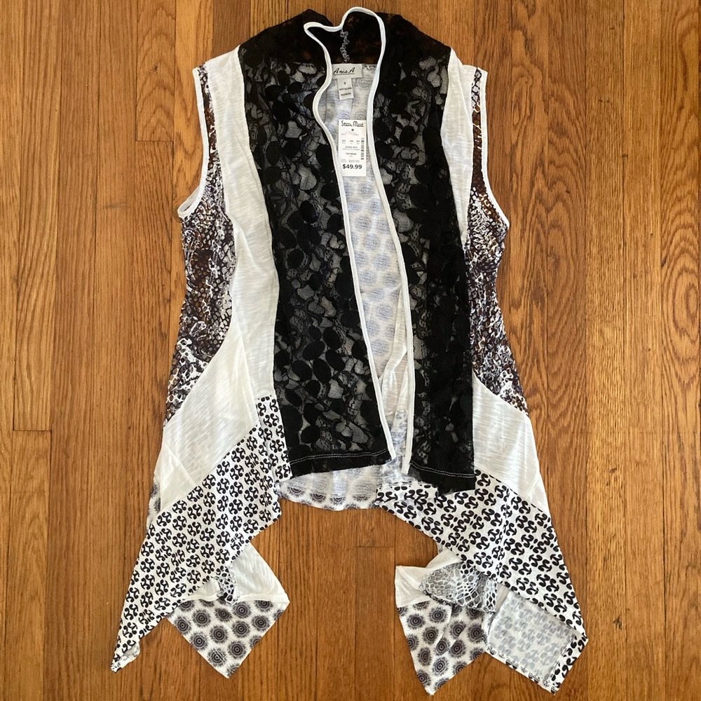 Black & white flowy overlay